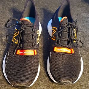 New Balance Fresh Foam Roav Size 7.5 men's running shoes worn once